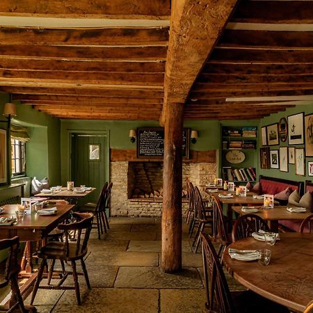 The Bell Inn Lechlade Buitenkant foto