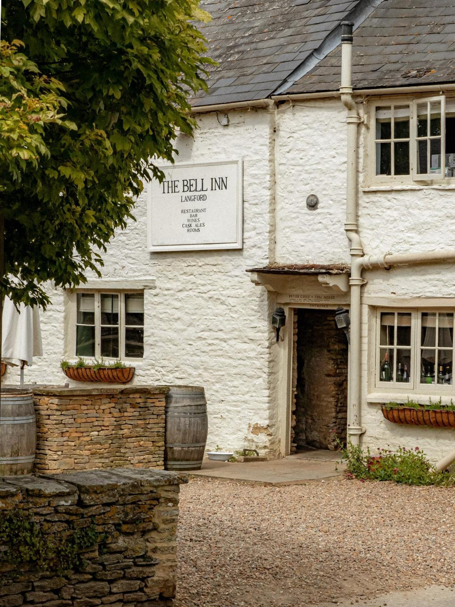 The Bell Inn Lechlade Buitenkant foto